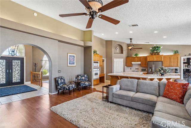 Detail Gallery Image 15 of 58 For 6523 Landover Rd, Oak Hills,  CA 92344 - 4 Beds | 2/1 Baths