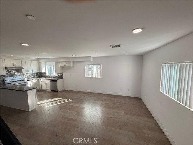 Detail Gallery Image 4 of 12 For 3527 3/4 Siskiyou, Los Angeles,  CA 90023 - 3 Beds | 3 Baths