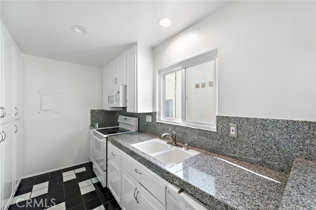 1707 W Balboa Boulevard, Newport Beach CA: https://media.crmls.org/medias/a249ffd1-4816-4755-815a-cced9d4d8f7b.jpg