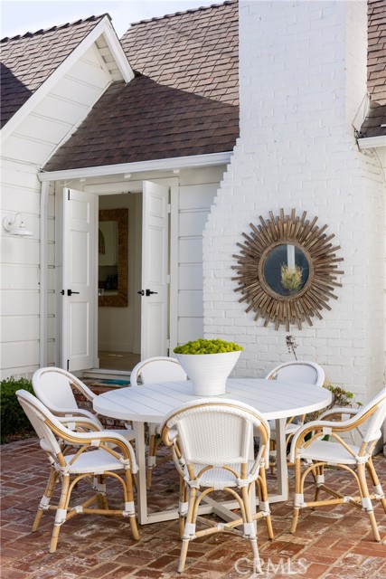 265 Myrtle Street, Laguna Beach CA: https://media.crmls.org/medias/a24a79fb-34f5-4b69-a523-7cf0f780e959.jpg