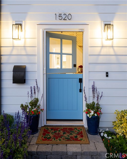 Detail Gallery Image 2 of 23 For 1520 Abalone, Newport Beach,  CA 92662 - 4 Beds | 3/2 Baths