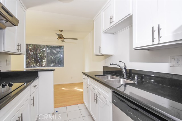 Detail Gallery Image 13 of 30 For 811 6th St #105,  Santa Monica,  CA 90403 - 3 Beds | 2 Baths