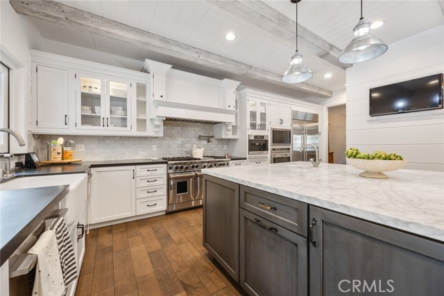 Detail Gallery Image 3 of 37 For 12722 Halkirk St, Studio City,  CA 91604 - 5 Beds | 5 Baths