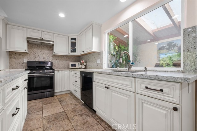Detail Gallery Image 17 of 26 For 15574 Sorbonne St, –,  CA 91342 - 4 Beds | 2 Baths