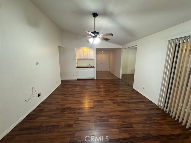 Detail Gallery Image 4 of 19 For 1885 Silver Oak Way, Hemet,  CA 92545 - 3 Beds | 2 Baths