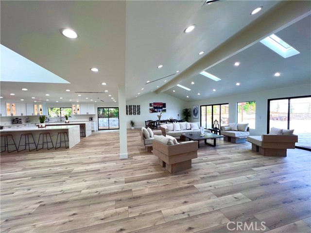 20301 Reaza Place, Woodland Hills CA: https://media.crmls.org/medias/a24cae69-04b7-4e9d-8d40-7734aebe9b40.jpg
