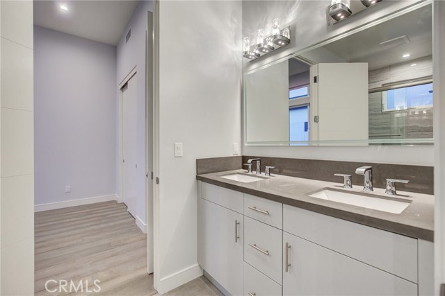 206 Juanita Avenue, Redondo Beach, California 90277, 4 Bedrooms Bedrooms, ,3 BathroomsBathrooms,Residential,Sold,Juanita,PV20030908