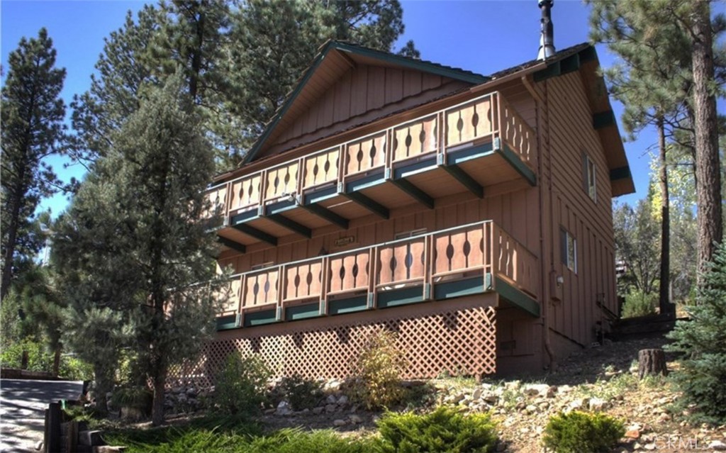 1005 Whispering Forest Drive, Big Bear City, CA 92314