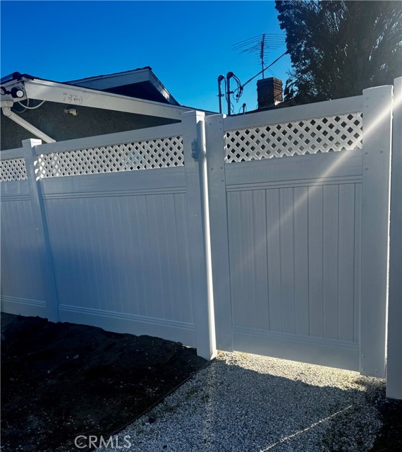 Detail Gallery Image 9 of 10 For 7598 Coldwater Canyon, North Hollywood,  CA 91605 - 1 Beds | 1 Baths