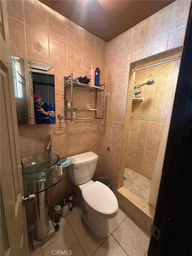 https://media.crmls.org/medias/a24dbf5a-d1ac-4338-bf7f-b3ba2cac0c95.jpg?preset=X-Large
