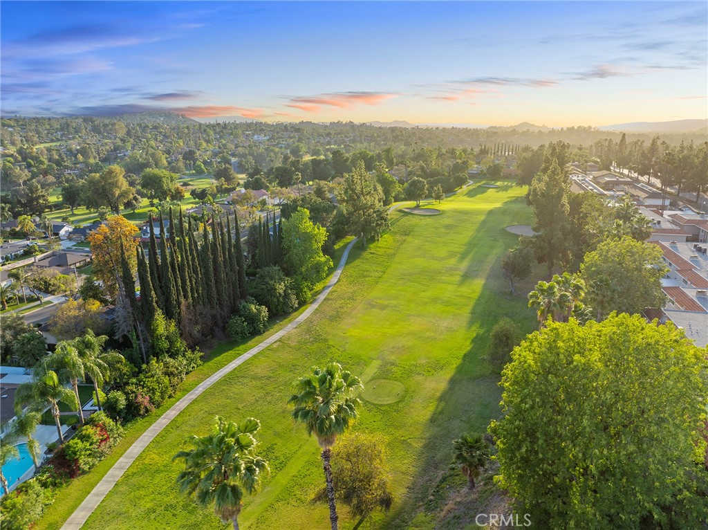 https://media.crmls.org/medias/a24dc355-53b3-4068-92b6-7bbab9e9362f.jpg?preset=X-Large