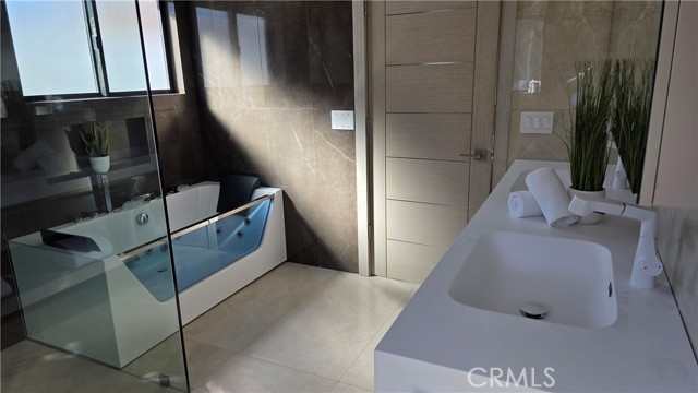 Detail Gallery Image 17 of 40 For 14242 Hortense, Sherman Oaks,  CA 91423 - 4 Beds | 4 Baths