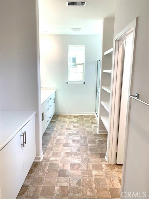 6938 Stonecrop Lane, Fontana CA: https://media.crmls.org/medias/a24e55f3-bd48-44e0-9a3b-93305080c9c9.jpg