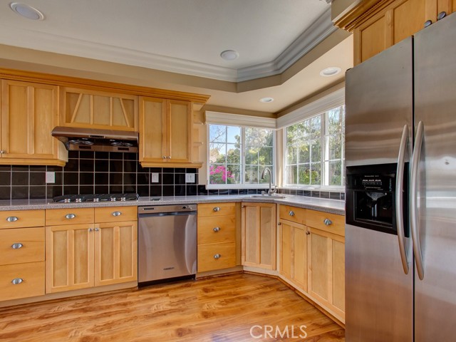 Detail Gallery Image 9 of 29 For 65 Lakeshore #13,  Irvine,  CA 92604 - 4 Beds | 3 Baths