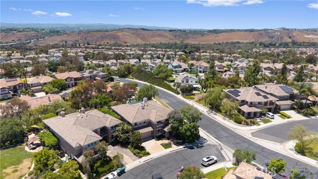 11 Chaparral Court, Rancho Santa Margarita CA: https://media.crmls.org/medias/a24ecbb5-b16d-479c-853c-4a0d590c3a75.jpg