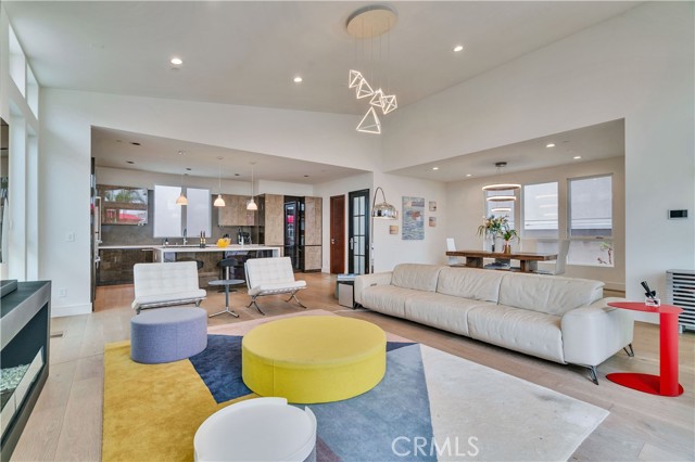 719 1st Place, Hermosa Beach CA: https://media.crmls.org/medias/a24f9b34-1560-4998-bd70-d7fffc109bd6.jpg