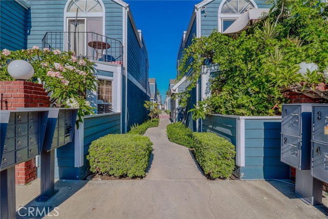 14738 Pioneer Boulevard, Norwalk CA: https://media.crmls.org/medias/a2502753-ca19-4ccd-949c-143c7f117af7.jpg
