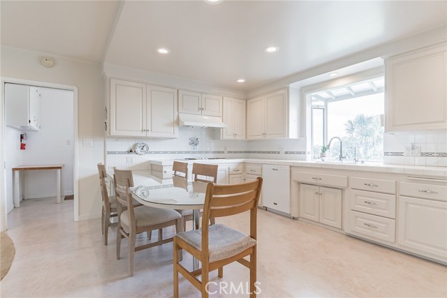 4 Harbor Sight Drive, Rolling Hills Estates, California 90274, 3 Bedrooms Bedrooms, ,2 BathroomsBathrooms,Residential,Sold,Harbor Sight,PW21226971