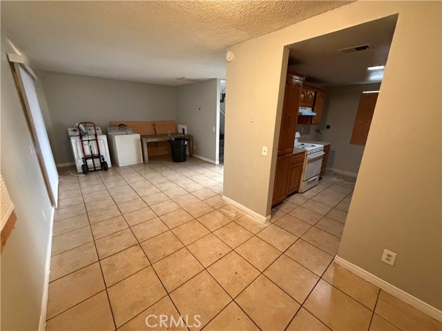 Detail Gallery Image 3 of 13 For 9240 Date 9f,  Fontana,  CA 92335 - 2 Beds | 1/1 Baths