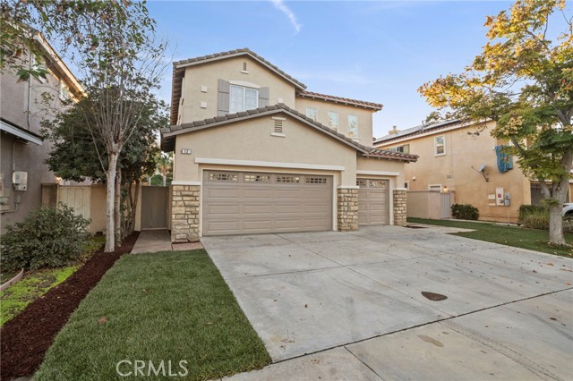 Detail Gallery Image 2 of 46 For 12 via De La Valle, Lake Elsinore,  CA 92532 - 5 Beds | 3 Baths