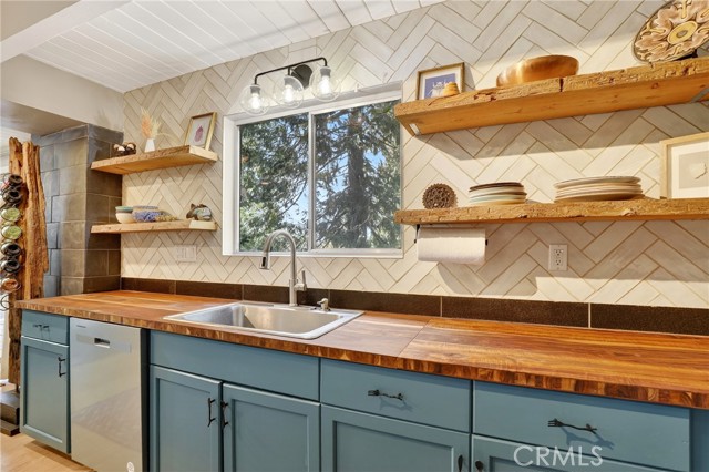 Detail Gallery Image 10 of 40 For 104 Highway 173, Lake Arrowhead,  CA 92352 - 3 Beds | 3 Baths