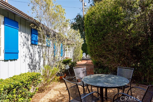 1215 Brangwyn Way, Laguna Beach CA: https://media.crmls.org/medias/a2532e22-310c-4ac4-838c-4fa4a99b1c1b.jpg
