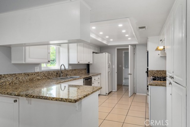 Detail Gallery Image 13 of 42 For 1230 W Cypress Ave, Redlands,  CA 92373 - 4 Beds | 2/1 Baths