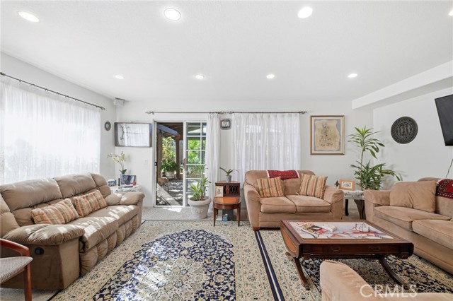 Detail Gallery Image 10 of 33 For 7857 Embry Point, San Diego,  CA 92126 - 5 Beds | 3 Baths