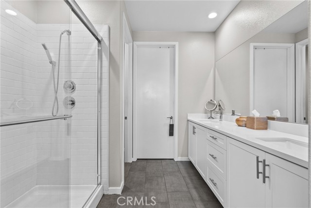 Detail Gallery Image 16 of 19 For 13135 W Lumina, Valley Glen,  CA 91401 - 3 Beds | 4 Baths