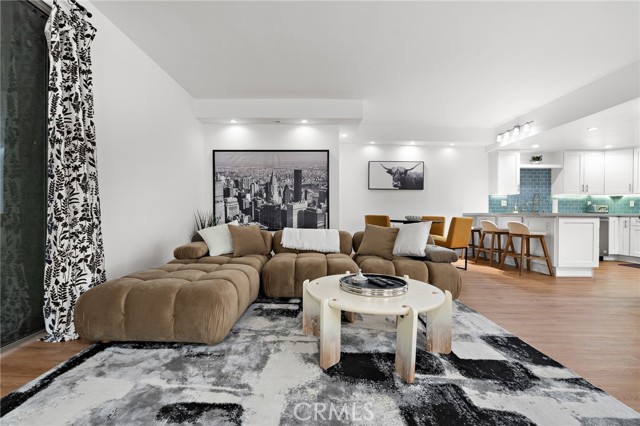 Detail Gallery Image 2 of 30 For 321 S San Vicente Bld #507,  Los Angeles,  CA 90048 - 2 Beds | 2 Baths