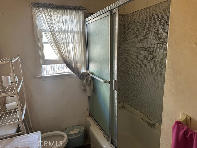 Detail Gallery Image 13 of 32 For 2549 Kansas Ave, South Gate,  CA 90280 - 2 Beds | 1 Baths