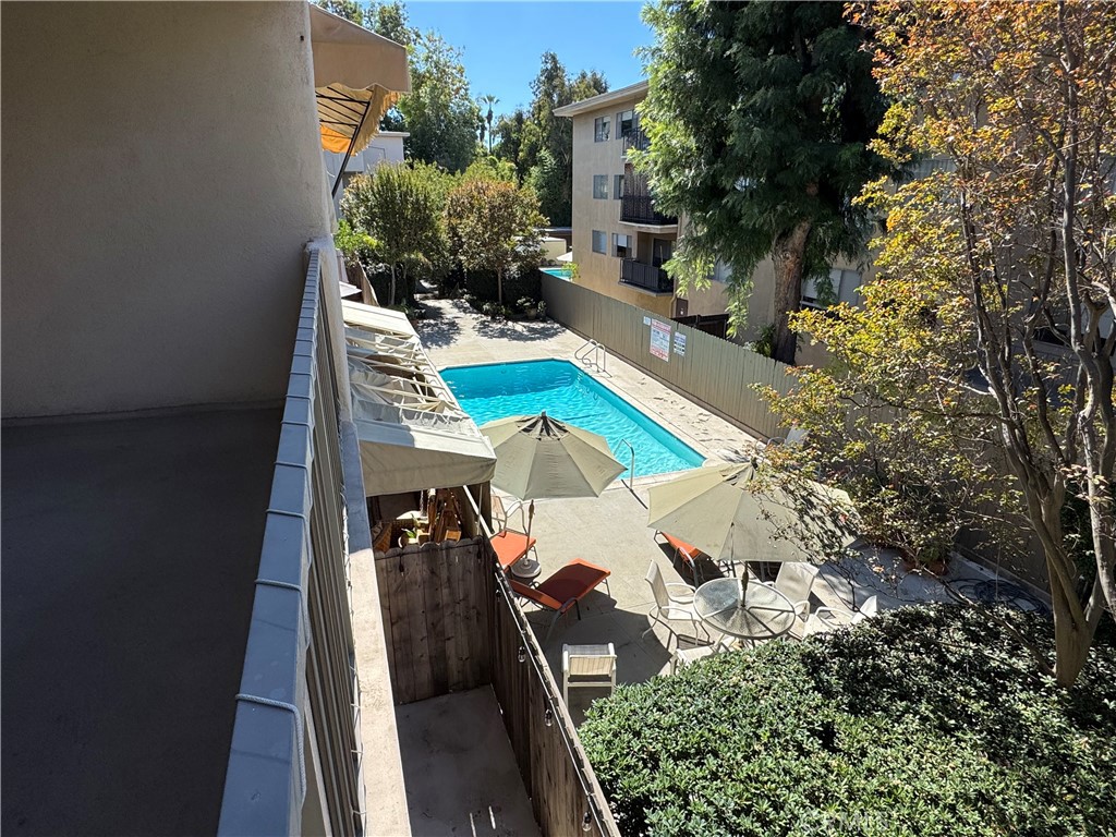 https://media.crmls.org/medias/a2566e24-2fcb-4160-b86d-41447c588b2b.jpg?preset=X-Large