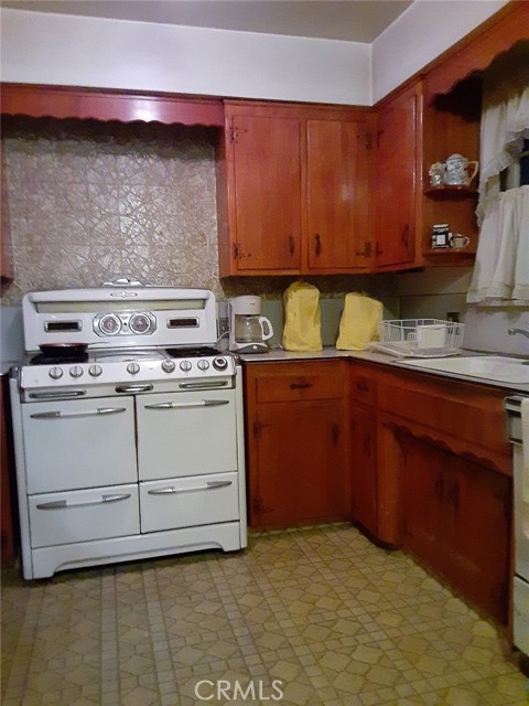 Detail Gallery Image 6 of 26 For 1072 E Columbia Ave, Pomona,  CA 91767 - 3 Beds | 2 Baths