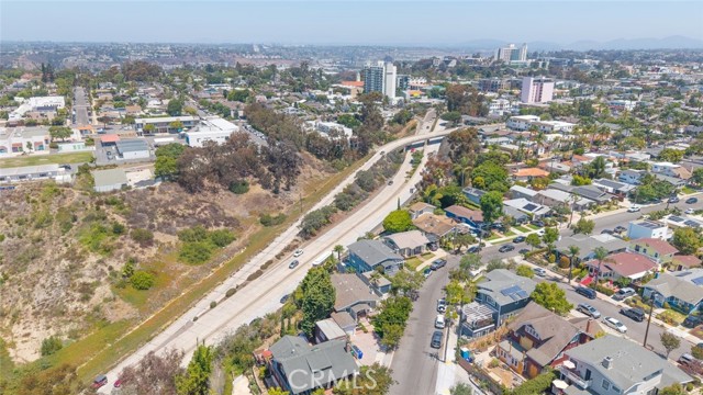 1320 Bush Street, San Diego CA: https://media.crmls.org/medias/a2572971-dc18-46b7-8d93-bb781cf45644.jpg