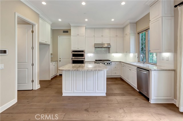 63 Sycamore Bend, Irvine CA: https://media.crmls.org/medias/a2582da5-6a5f-457c-a544-548750c21368.jpg