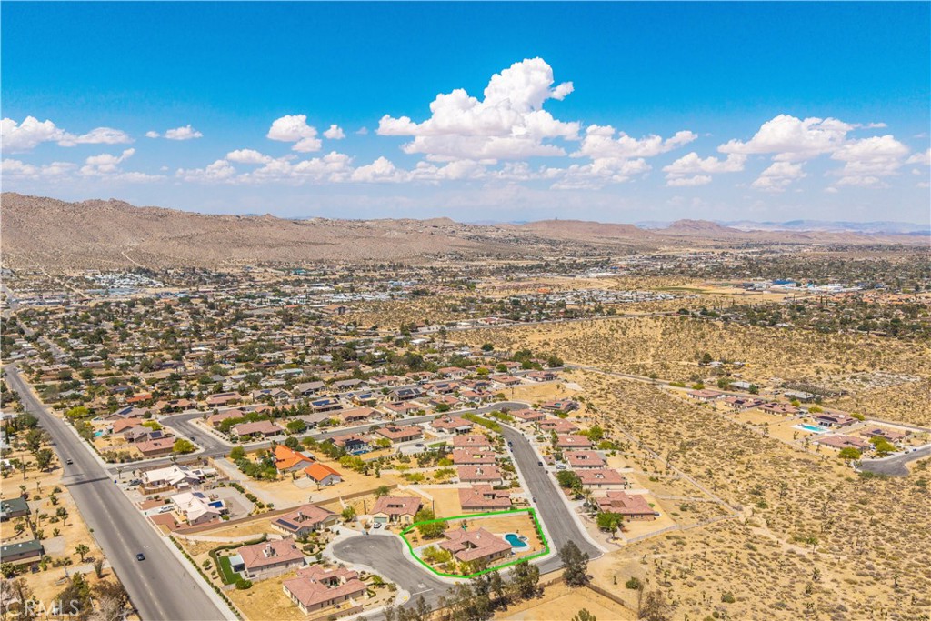https://media.crmls.org/medias/a2582dc6-f1aa-4231-b432-739ead228750.jpg?preset=X-Large