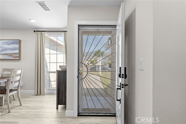 Detail Gallery Image 5 of 38 For 218 Foxbury, Pomona,  CA 91767 - 3 Beds | 2 Baths