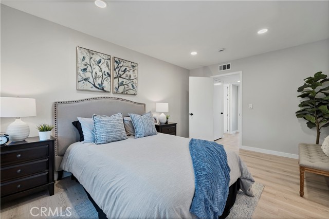 Detail Gallery Image 17 of 49 For 18838 Cabral, Canyon Country,  CA 91351 - 4 Beds | 3 Baths