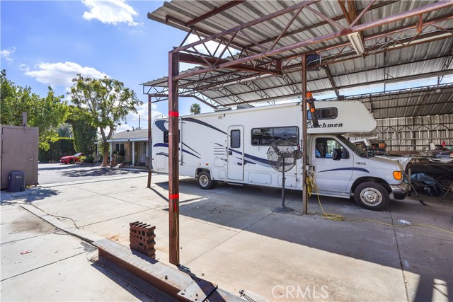 RV YARD WITH METAL COVER