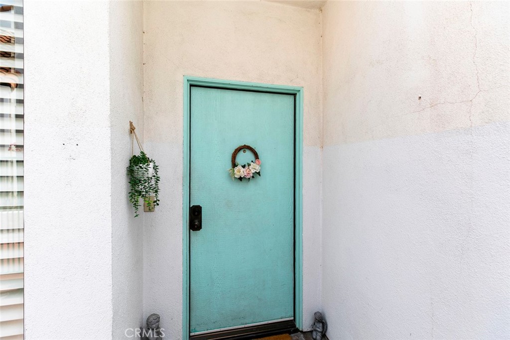 https://media.crmls.org/medias/a259de6c-2e26-4ab5-83bc-c4c2fe8a92d4.jpg?preset=X-Large