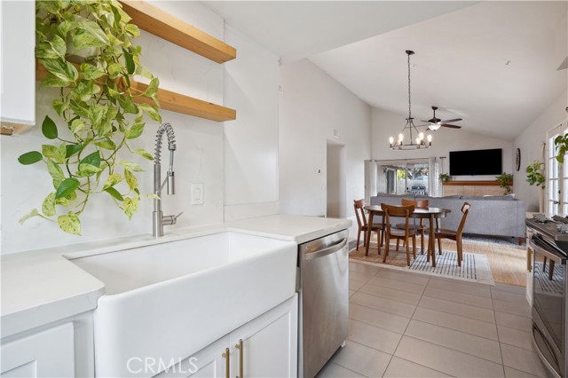 1027 W Rainbow Falls Way, Orange CA: https://media.crmls.org/medias/a25abf31-450f-4579-a62f-107ca5109b07.jpg
