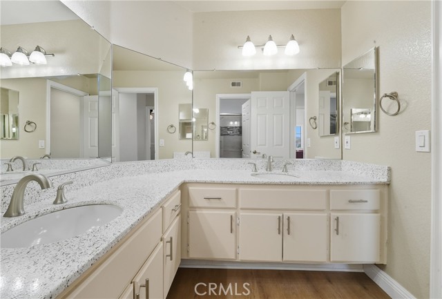 1372 Old Trail DR, Corona CA: https://media.crmls.org/medias/a25b2767-d3df-40b7-9e43-4851c501d58e.jpg