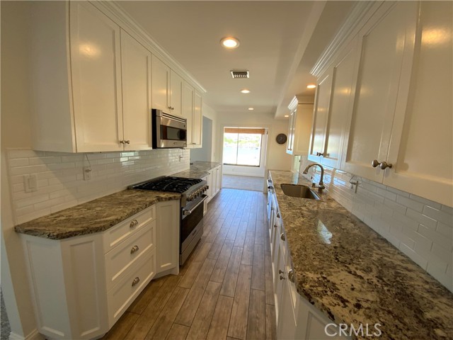 Detail Gallery Image 7 of 21 For 2137 Channel Rd, Newport Beach,  CA 92661 - 4 Beds | 2/1 Baths