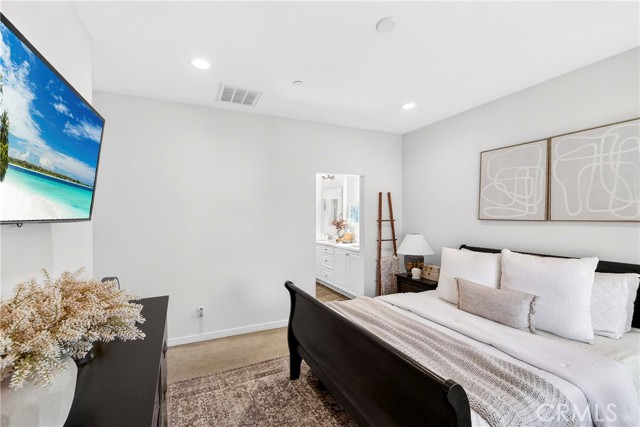 Detail Gallery Image 13 of 23 For 390 N Bellarose Way, Anaheim,  CA 92805 - 3 Beds | 2/1 Baths