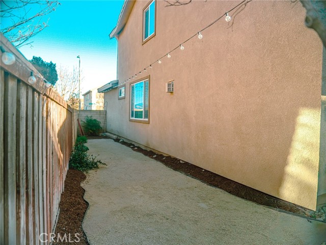 Detail Gallery Image 8 of 12 For 18052 Passionflower, San Bernardino,  CA 92407 - 4 Beds | 3 Baths