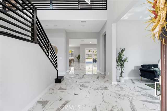 Detail Gallery Image 5 of 75 For 17721 Ridgeline Ct, Saugus,  CA 91350 - 4 Beds | 4 Baths