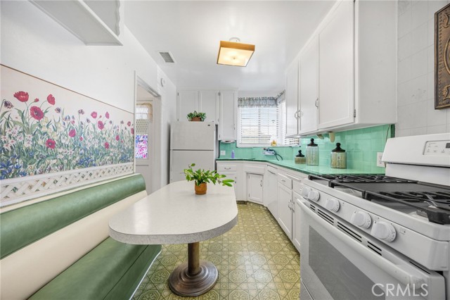 Detail Gallery Image 6 of 21 For 9434 Burke St, Pico Rivera,  CA 90660 - 4 Beds | 2 Baths