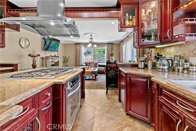 Detail Gallery Image 12 of 38 For 2741 E Glenoaks Bld, Glendale,  CA 91206 - 3 Beds | 2 Baths