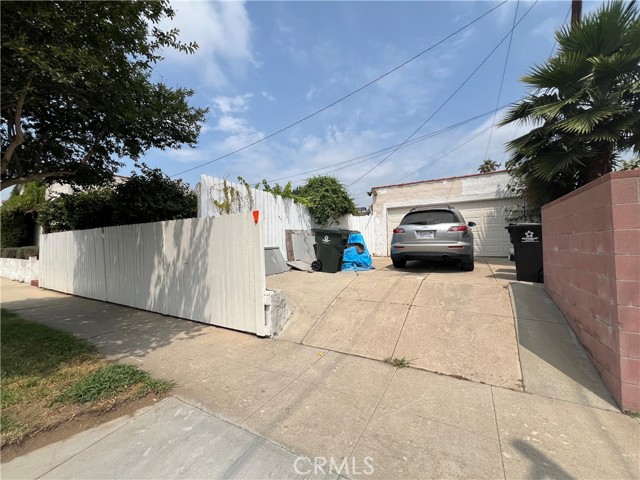 400 N Valencia Street, Alhambra CA: https://media.crmls.org/medias/a25e6843-f1b4-44bc-b0c7-80916027dbaa.jpg
