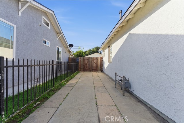 Detail Gallery Image 4 of 25 For 2640 110th St, Lynwood,  CA 90262 - 2 Beds | 1 Baths